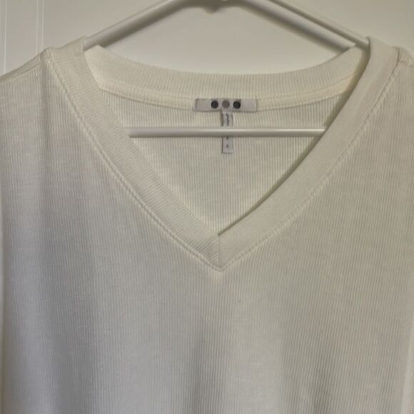 Three Dots V-neck T-shirt - Picture 2 of 5